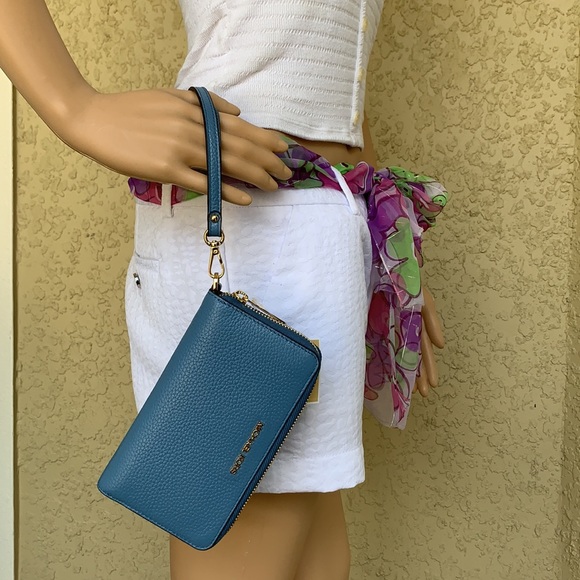 MICHAEL KORS JET SET TRAVEL LG FLAT MF PHN CASE - Picture 12 of 16